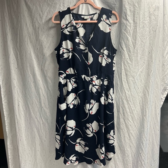 Beautiful Floral A-Line Dress (with POCKETS!) - Picture 1 of 5